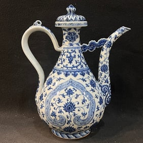 A Exquisite Blue and White Flower Pattern Ewer