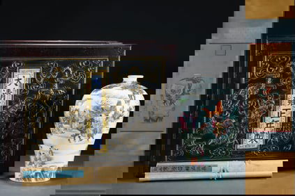 A Exquisite Famille-Rose Painted Gold Figures Pattern Vase, with Calligraphy and Painting