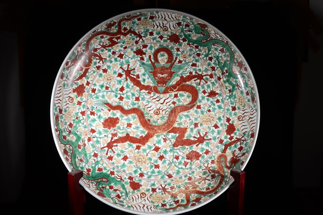 A Exquisite Wucai Dragon Pattern Plate: A Exquisite Wucai Dragon Pattern Plate,Ming Dynasty, China,Jiajing Six-character Mark,Size:30.7inx3.9in 五彩龙纹盘,中国明代,嘉靖ࠤ