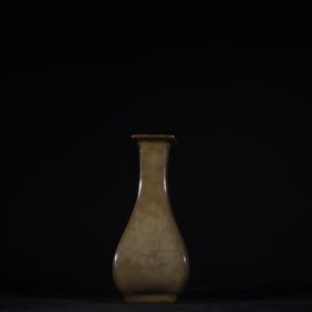 A Exquisite Guan yao Yellow Glazed Ice Crackle Pattern Vase