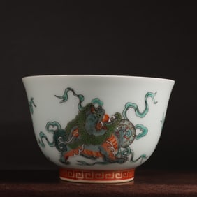 A Exquisite Famille-Rose Lion Pattern Cup