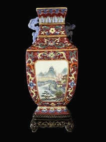 A Exquisite Famille-Rose Landscape Pattern Vase