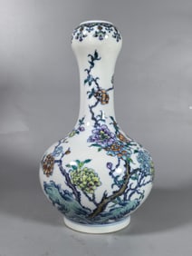 A Exquisite Blue and White Doucai Flower Pattern Vase