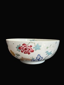 A Exquisite Famille-Rose Flower Pattern Bowl