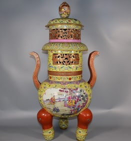 A Exquisite Famille-Rose Character and Story Pattern Censer