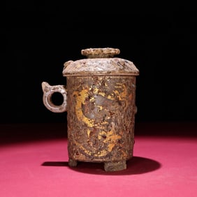 A Exquisite Crystal Gold and Silver-Inlaid Gemstone Cup