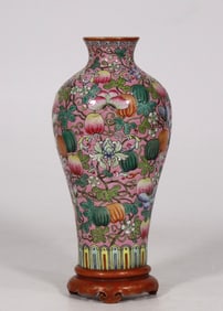 A Exquisite Famille-Rose Flower and Fruit Pattern Vase