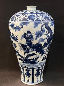A Exquisite Blue and White Figures Pattern Vase