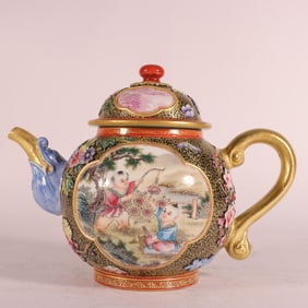 A Exquisite Enamel Black Ground Painted Gold Figures Pattern Ewer