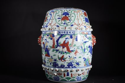 A Exquisite Blue and White Figures Pattern Stool