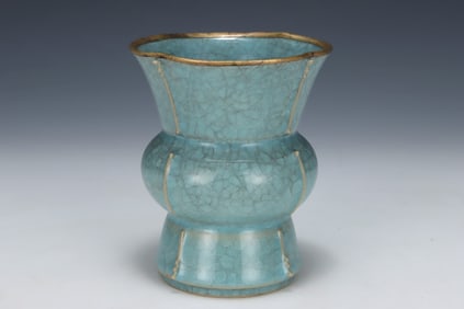 A Exquisite Ru yao ice Crackle Pattern Vase, with poem