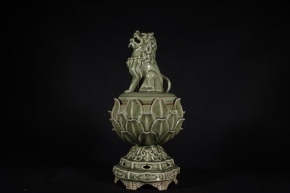 A Exquisite Yaozhou yao Celadon Glzed Auspicious Beast Censer