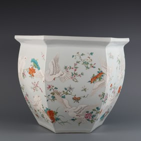 A Exquisite Famille-Rose Flower and Bird Pattern Vat