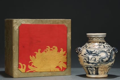 A Exquisite Blue and White Dragon Pattern Double-Ears Jar