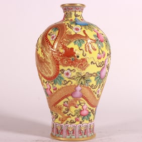 A Exquisite Iron-Red Yellow Ground Dragon Pattern Vase