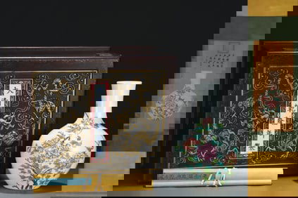 A Exquisite Famille-Rose Poem and Flower-Bird Pattern Vase, with Calligraphy and Painting