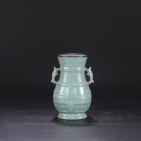 A Exquisite Guan yao Celadon Glzed ice Crackle Pattern Vase, with an Imperial Poem by Emperor