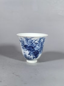 A Exquisite Blue and White Flower and Bird Pattern Cup