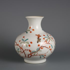 A Exquisite Famille-Rose Flower and Butterfly Pattern Vase