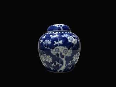 A Exquisite Blue and White Flower Pattern Jar