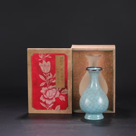 A Exquisite Ru yao Sky Blue Glazed ice Crackle Pattern Vase