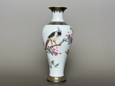 A Exquisite Ink Color Painted Gold Famille-Rose Flower and Bird Pattern Vase