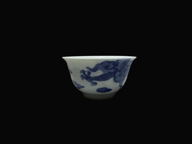 A Exquisite Blue and White Dragon Pattern Cup