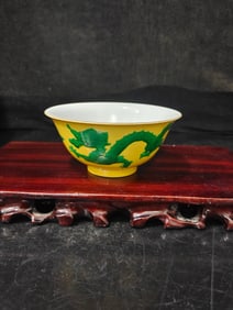 A Exquisite Tri-Color Glazed Dragon Pattern Bowl