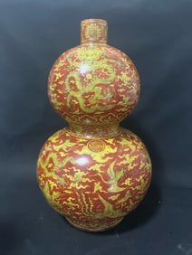 A Exquisite Yellow Color Dragon Pattern Gourd-Shaped Vase