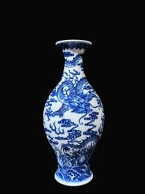 A Exquisite Blue and White Dragon Pattern Vase