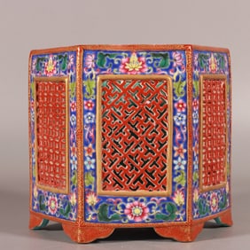 A Exquisite Enamel Painted Gold Hollow Flower Pattern Brush Pot