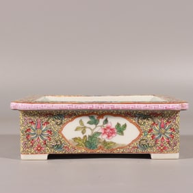 A Exquisite Famille-Rose Fish and Lotus Pattern Brush Washer