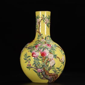 A Exquisite Yellow Ground Carved Peach Pattern Vase