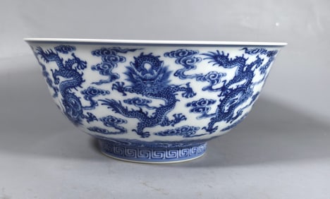 A Exquisite Blue and White Dragon Pattern Bowl