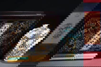 A Exquisite Famille-Rose Painted Gold Pine and Crane Pattern Vase, with Calligraphy and Painting