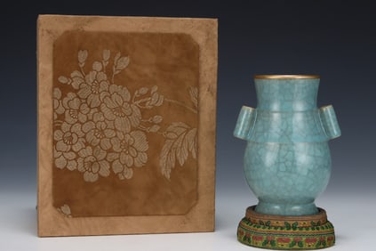 A Exquisite Ru yao ice Crackle Pattern Vase