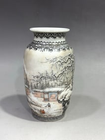 A Exquisite Famille-Rose Landscape Pattern Vase