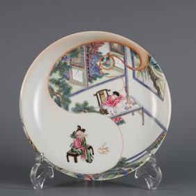 A Exquisite Cream Glazed Famille-Rose Figures Pattern Plate