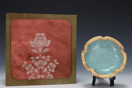 A Exquisite Ru yao ice Crackle Pattern Plate, with poem