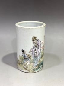 A Exquisite Famille-Rose Figures Pattern Brush Pot