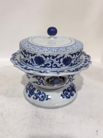 A Exquisite Blue and White Interlocking Flower Pattern Censer