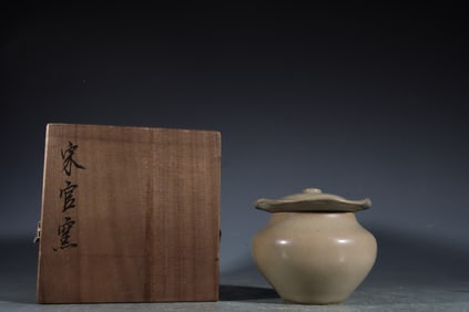 A Exquisite Guan yao Beige Glaze Jar