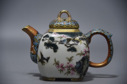 A Exquisite Famille-Rose Painted Gold Flower and Bird Pattern Ewer