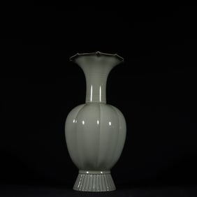 A Exquisite Yue yao Celadon Vase