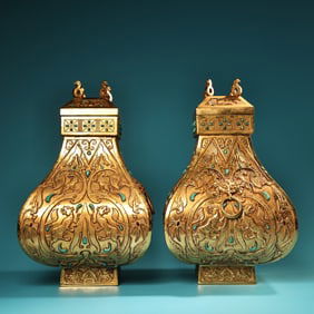 A pair of Exquisite Bronze Inlaid Turquoise Gilt Bronze Auspicious Beast Pattern Vase