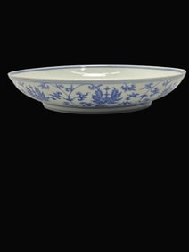 A Exquisite Blue and White Flower Pattern Plate