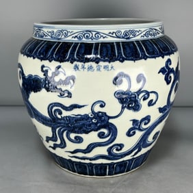 A Exquisite Blue and White Dragon Pattern Jar