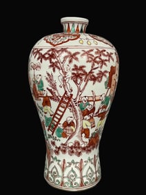 A Exquisite Doucai Figures Pattern Vase
