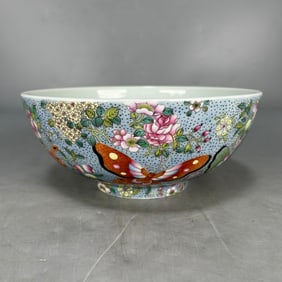 A Exquisite Famille-Rose Painted Gold Flower Pattern Bowl