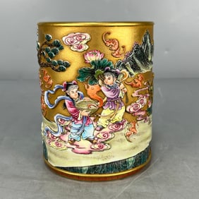 A Exquisite Gold Ground Enamel Carved Figures Pattern Brush Pot